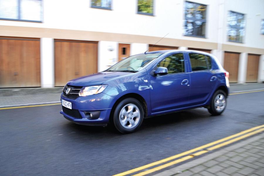  Dacia Sandero Laureate 2013 года  (UK) (фото 13 из 24)